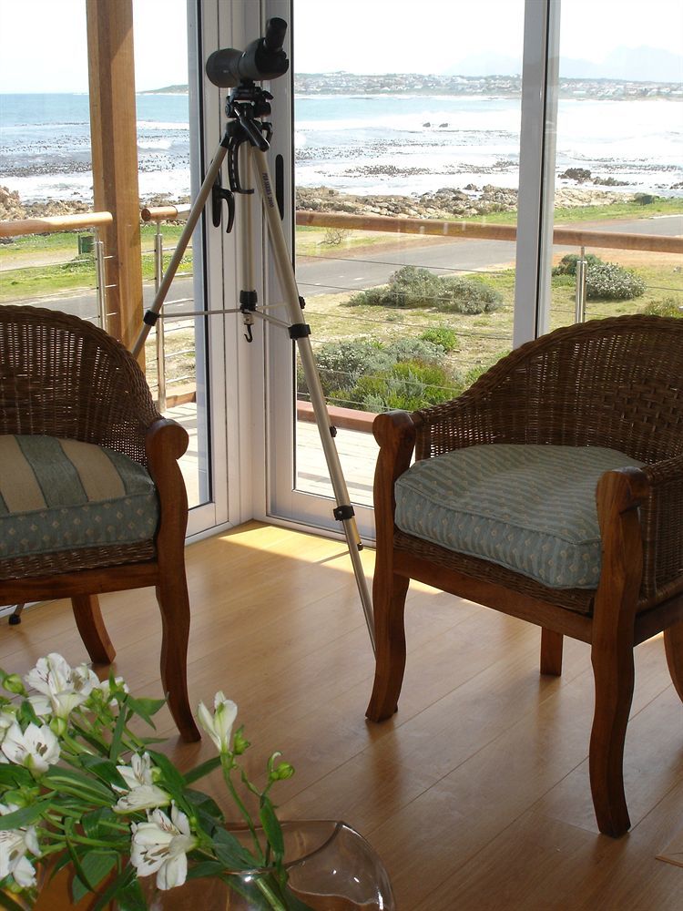 138 Marine Beachfront Guesthouse Hermanus Ngoại thất bức ảnh
