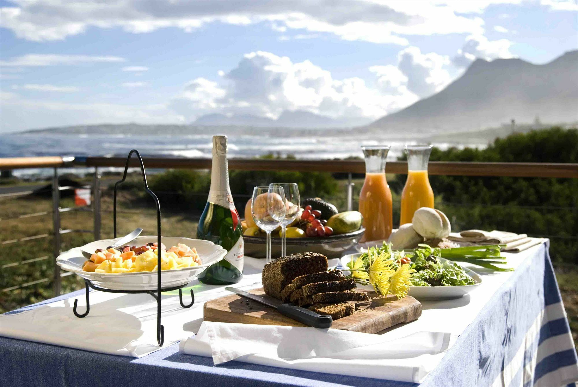 138 Marine Beachfront Guesthouse Hermanus Ngoại thất bức ảnh